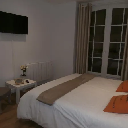 Au Claire De Lune Bed and breakfast