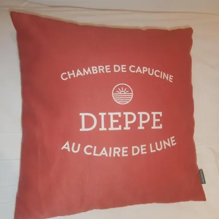 Au Claire De Lune Bed and breakfast