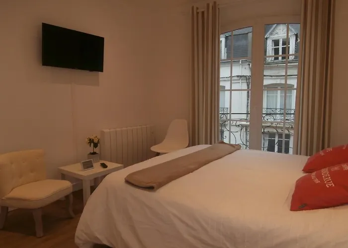 Couette-café Au Claire De Lune 4*