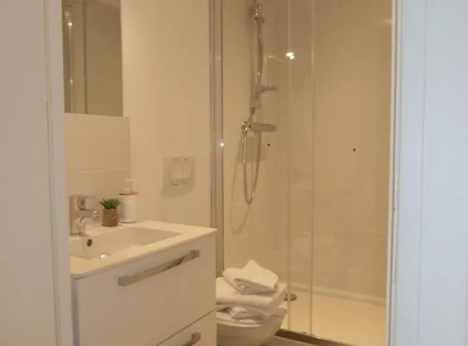 Au Claire De Lune Couette-café