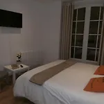 Au Claire De Lune 住宿加早餐酒店