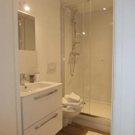 Au Claire De Lune Bed and breakfast