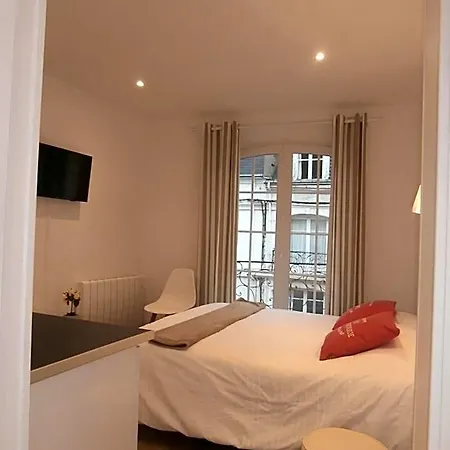 Bed & Breakfast Au Claire De Lune 4*