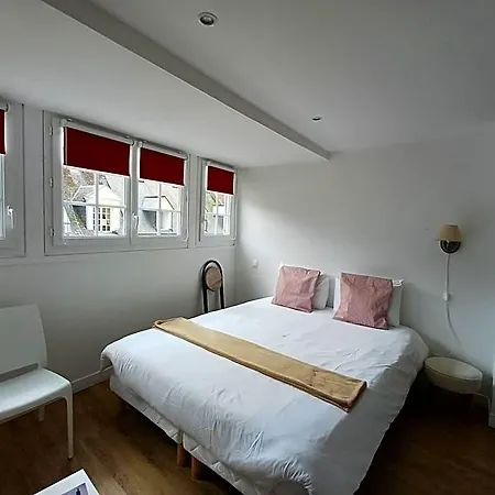 Au Claire De Lune Bed & Breakfast
