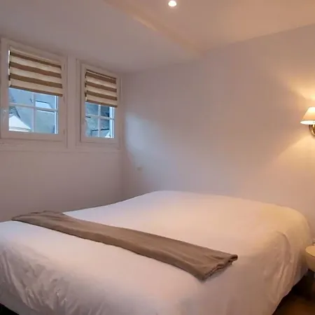 Au Claire De Lune Bed & Breakfast Dieppe