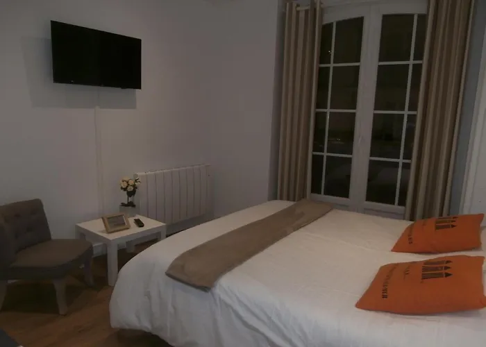 Au Claire De Lune Bed & Breakfast