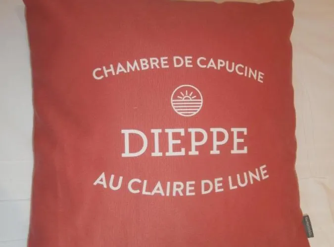 Au Claire De Lune Bed and breakfast