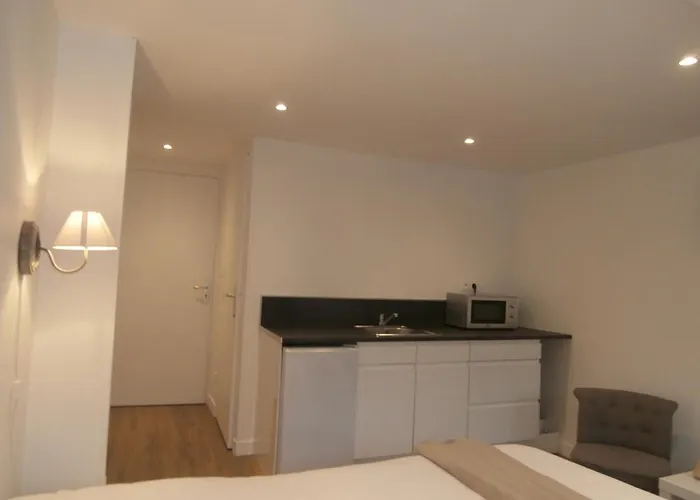 Au Claire De Lune Bed and breakfast